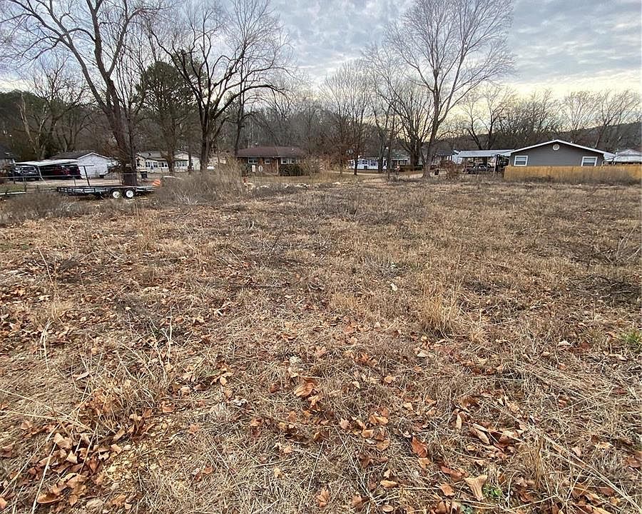 1st image of 702 S Elm St