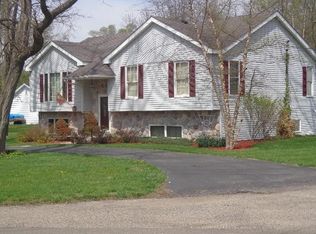 6794 Rydberg Rd, Rockford, IL 61109