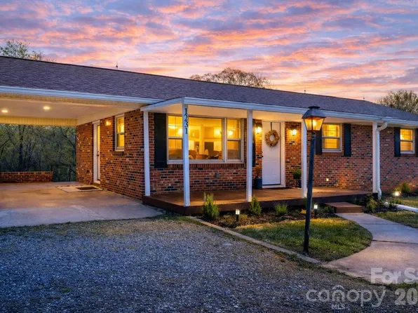 1231 2nd St SE, Hickory, NC 28602