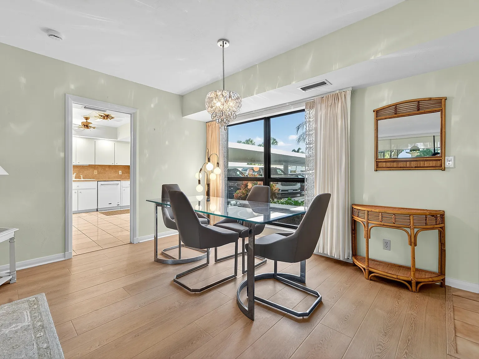3 bed, 2.0 bath, 1600 sqft, $3,500 — Photo 3