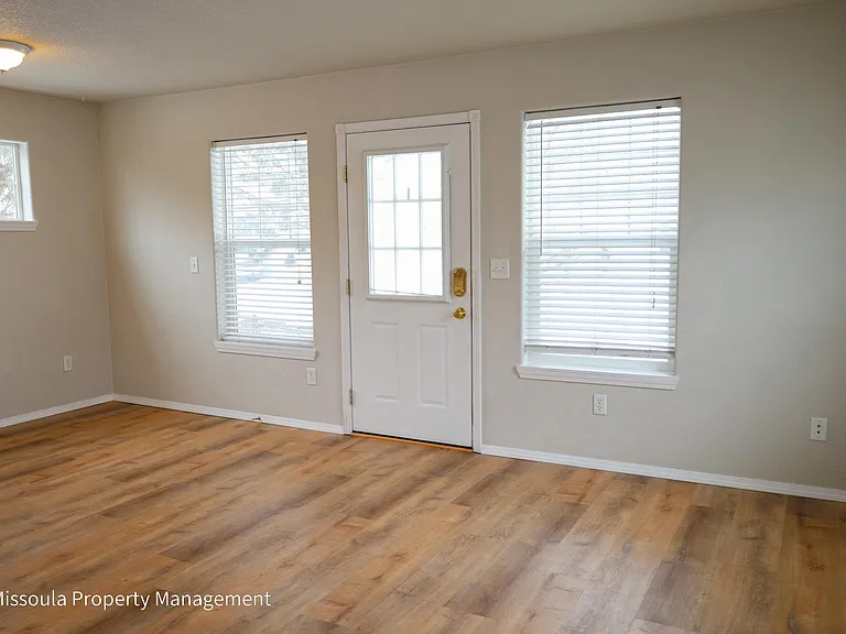 2125 Livingston Ave — Photo 3