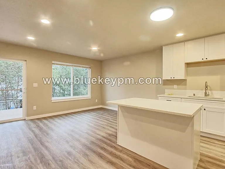 209 Cloverdale Rd #A — Photo 6