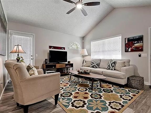 3rd image of 3104 W Woodridge Dr