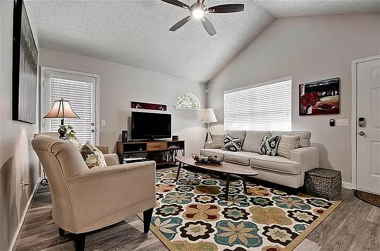 3104 W Woodridge Dr — Photo 3