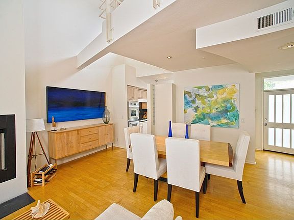 5th image of 2722 3rd St Unit 203