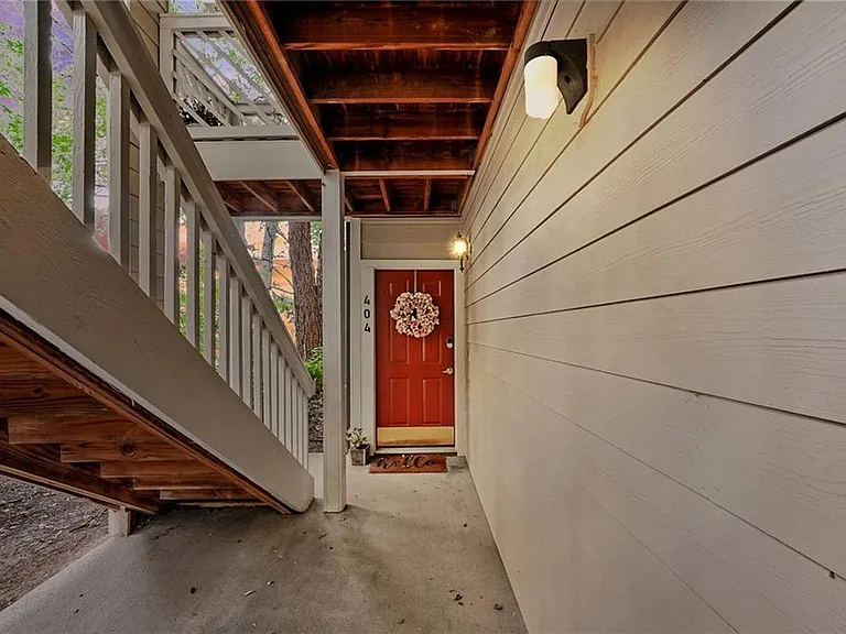 404 McGill Pl NE — Photo 3
