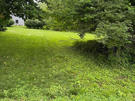 4th image of 911 W Riverside Dr