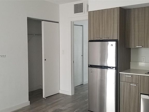 4th image of 557 Michigan Ave APT 215