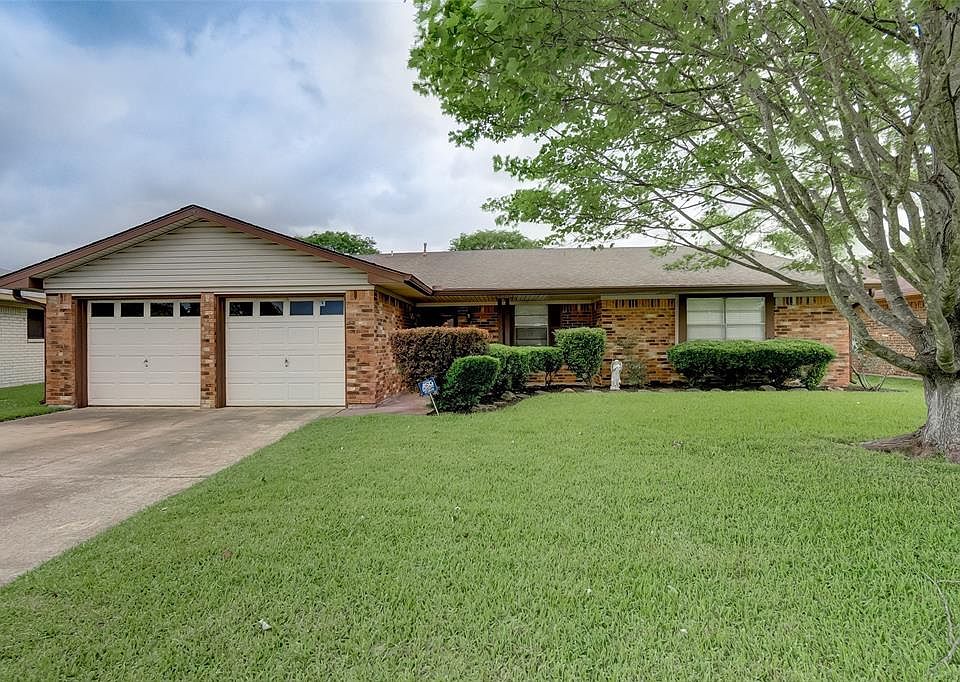 1st image of 2410 Lufkin Ln