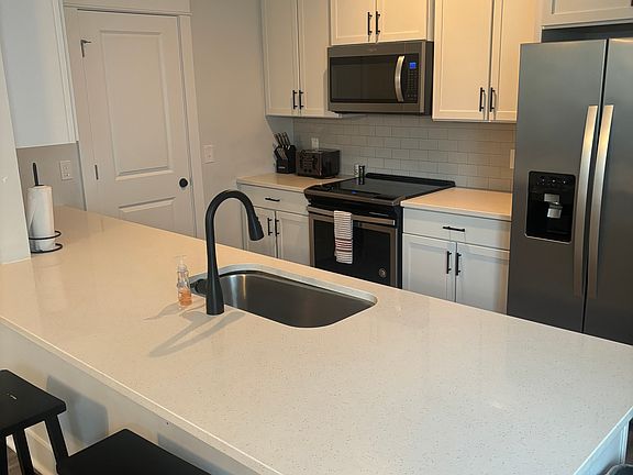 2nd image of 7 Mangrove St