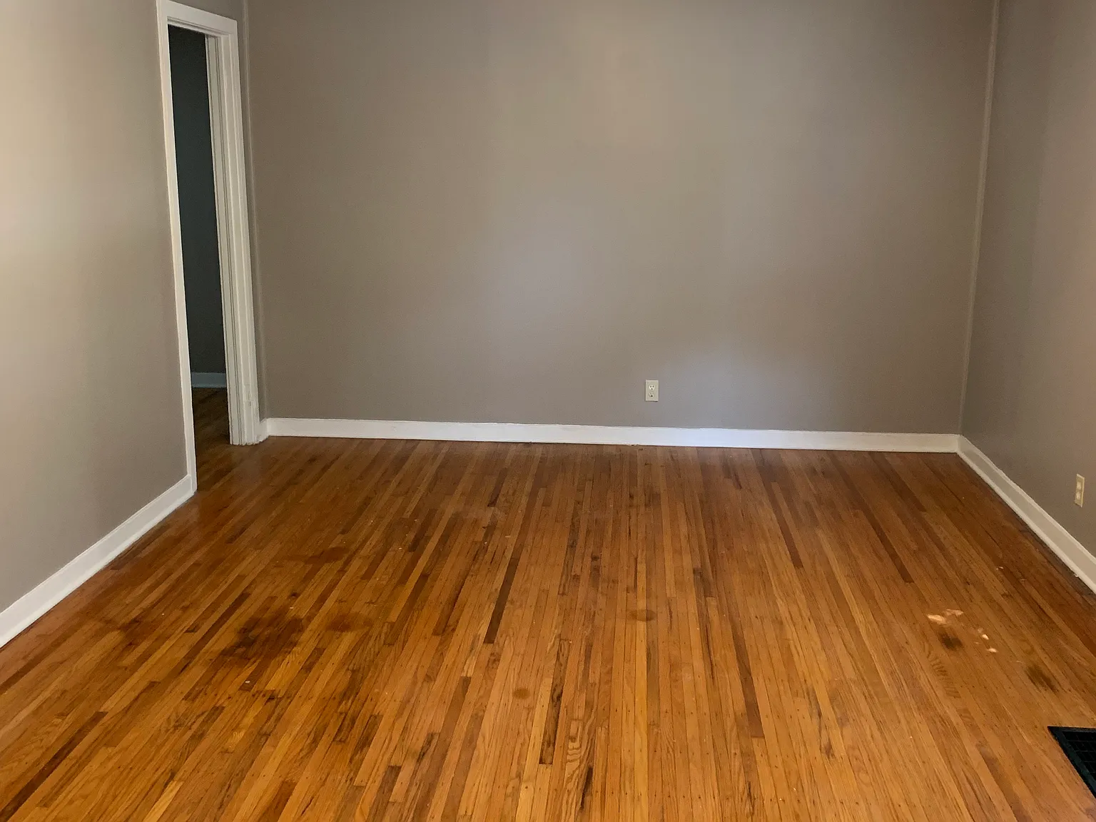 2 bed, 877 sqft, $1,000 — Photo 2