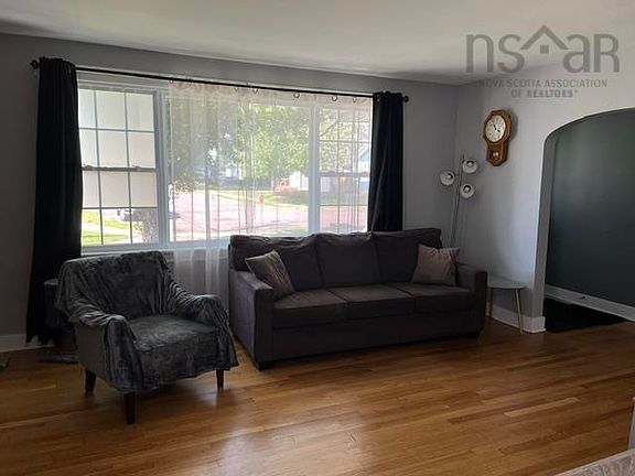 5th image of 26 Crescent Dr