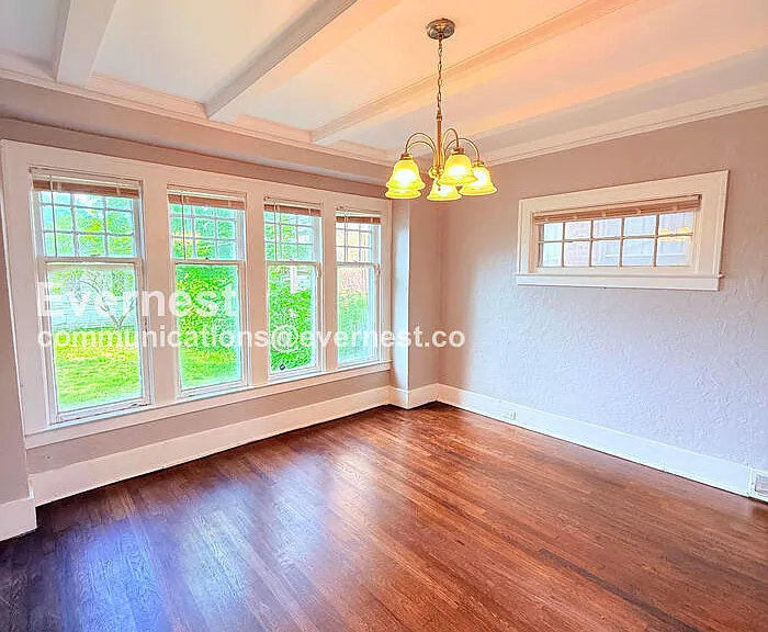 2047 Seward Ave — Photo 12