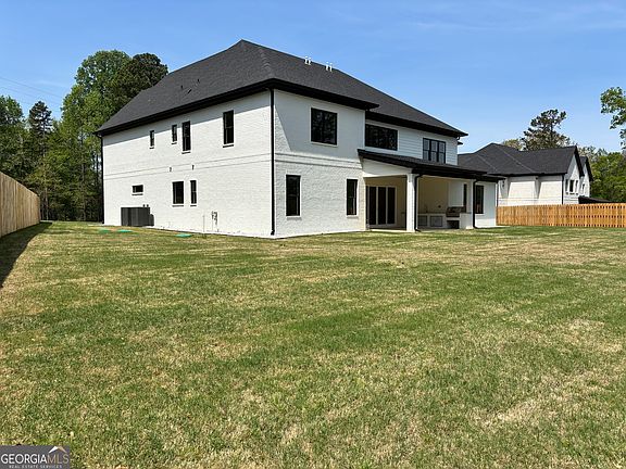 4th image of 4077 Ridge Rd