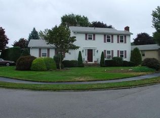 32 Swallow Dr, Cranston, RI 02920