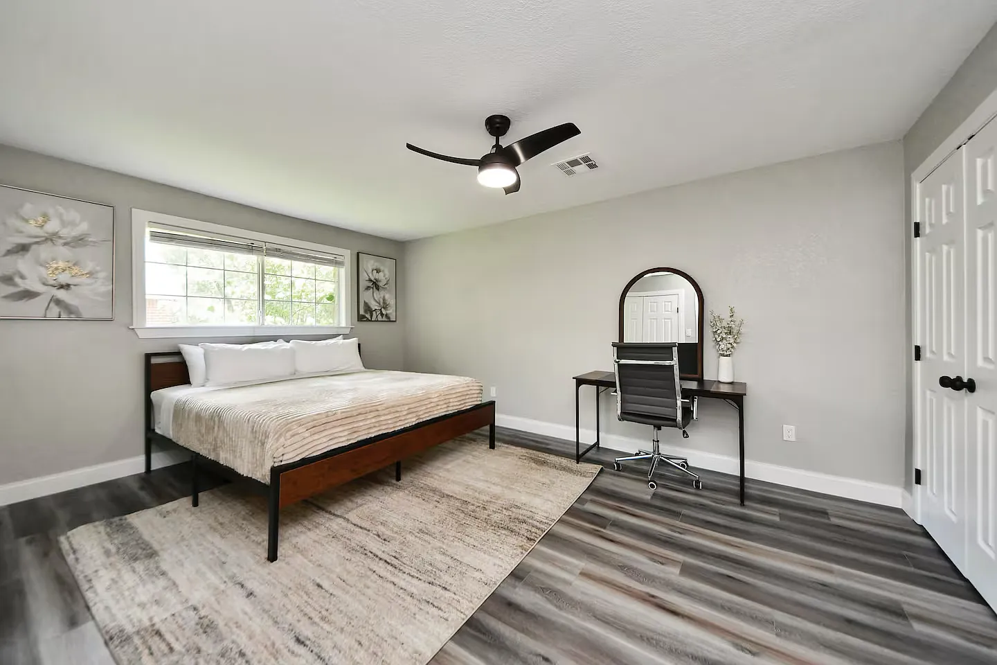 5 bed, 2360 sqft, $600 — Photo 1