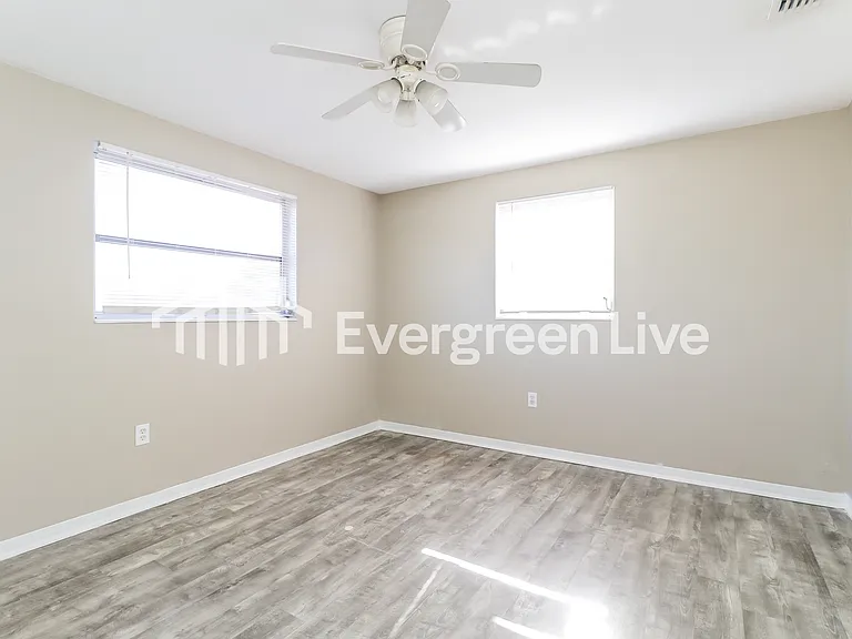 4920 Phoenix Ave — Photo 14