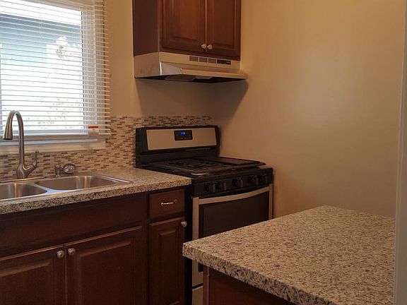 5th image of 3986 Hamilton St