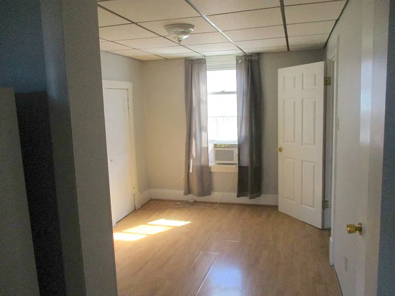 1 bed, 400 sqft, $775 — Photo 3