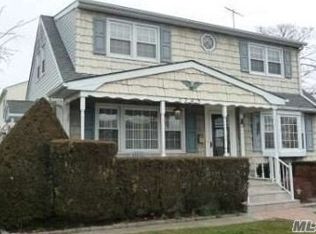 2245 5th St, East Meadow, NY 11554