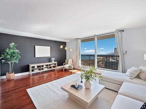 5th image of 5855 N Sheridan Rd APT 25G