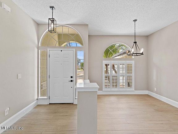 4th image of 2077 EL LAGO Way