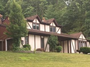 90 Greendale Dr, Oak Ridge, NJ 07438