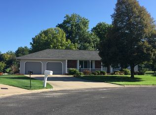 802 W Parkview Ct, Roanoke, IL