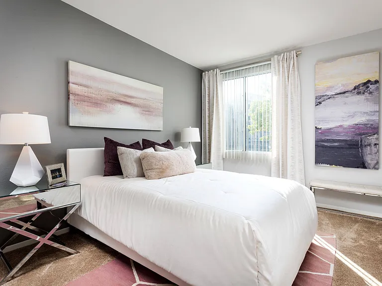 La Jolla Crossroads Apartments — Photo 31