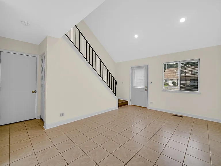 1807 Whitney Dr — Photo 5