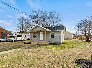203 Maple Grove Ave, Colonial Heights, VA 23834