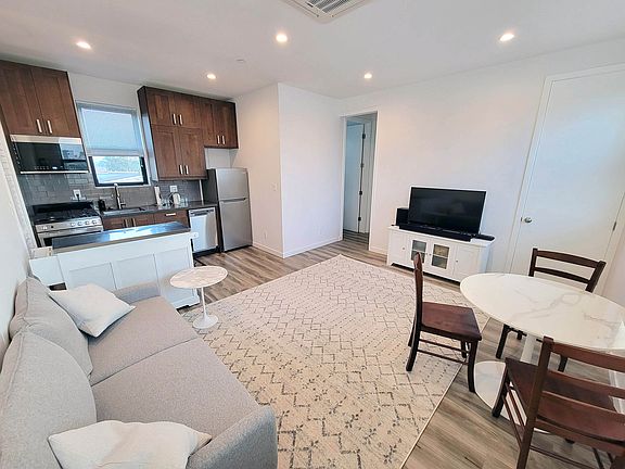 3rd image of 3939 S Centinela Ave #B