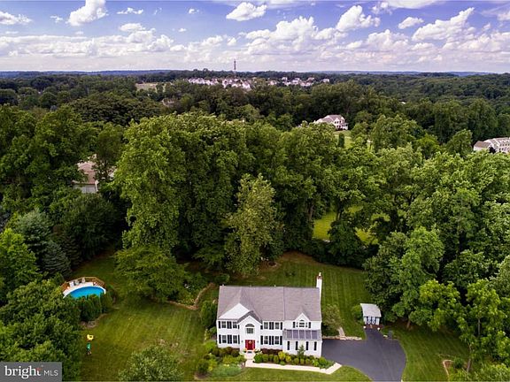 2nd image of 107 Wooded Acres Ln