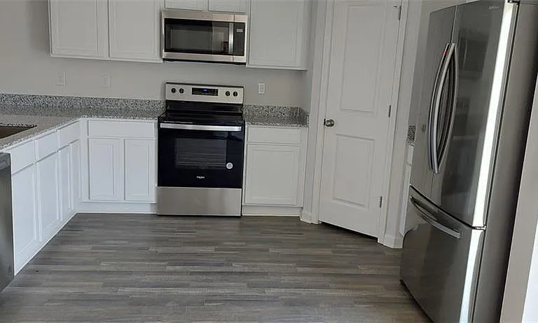 133 Oxford Ln — Photo 4