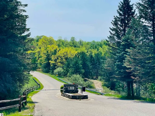 4997 Legend Trl, Bellaire, MI 49615