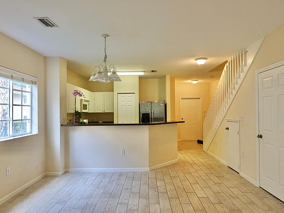 5th image of 5060 SE Mariner Garden Cir
