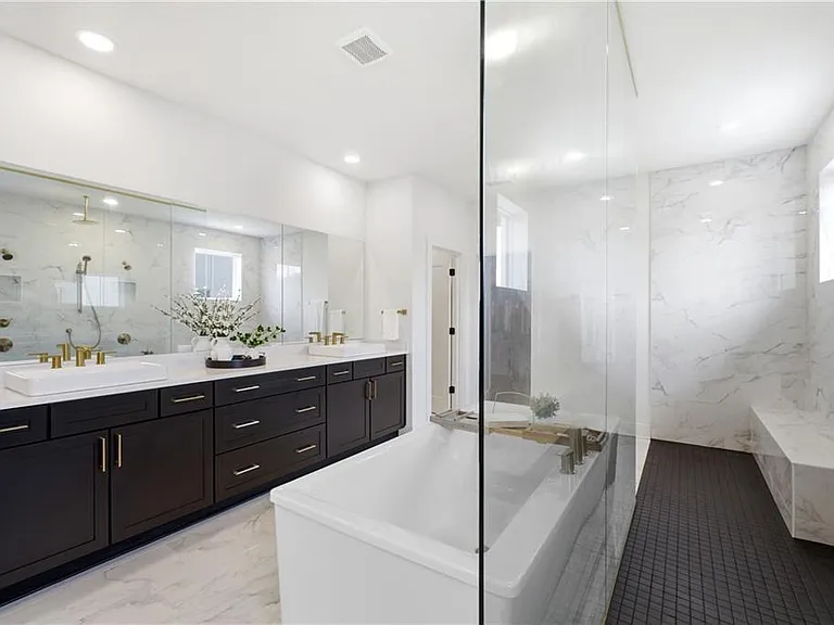 4510 Hawthorn Cir — Photo 36