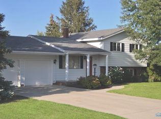 7322 Twin Lakes Rd, Perrysburg, OH 43551