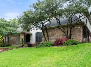 907 Loch Lomond Dr, Arlington, TX 76012