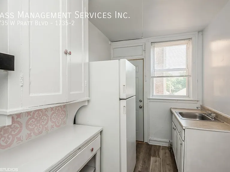 1735 W Pratt Blvd #2 — Photo 4