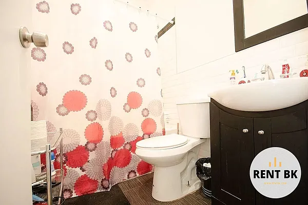 Rented by RENTBK LLC | media 22