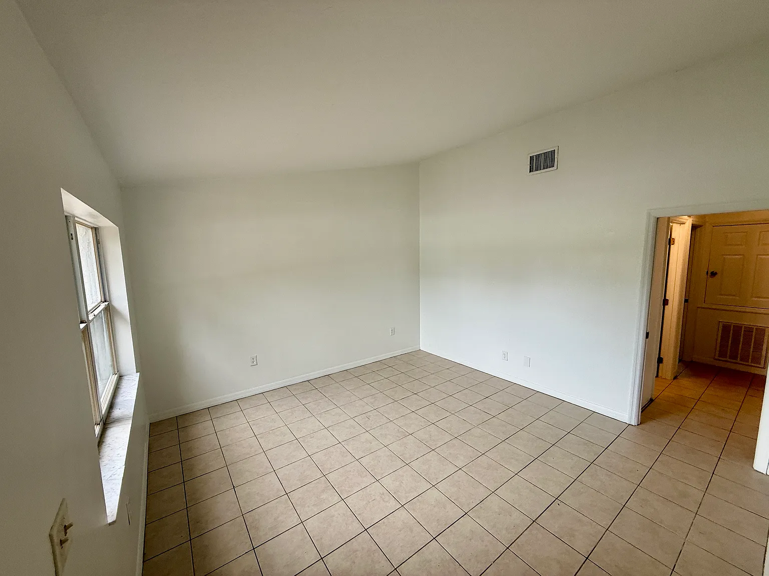 2 bed, $1,400 — Photo 3
