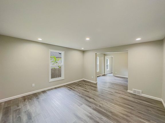 5th image of 3012 Polk St NE