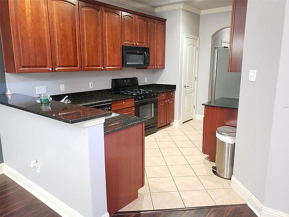 5th image of 606 Rosemead Dr