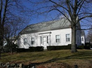 28 N Main St, Middleton, MA 01949