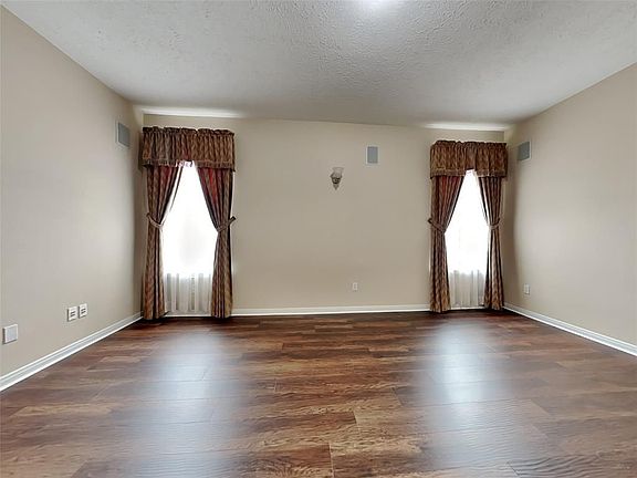 4th image of 2101 Pearl Bay Ct