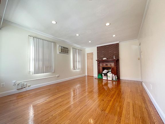 4th image of 154 Lincoln Ave Floor 1