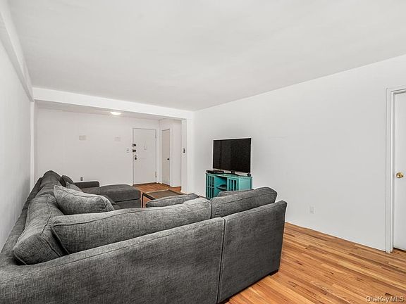 3rd image of 2736 Independence Avenue #2E