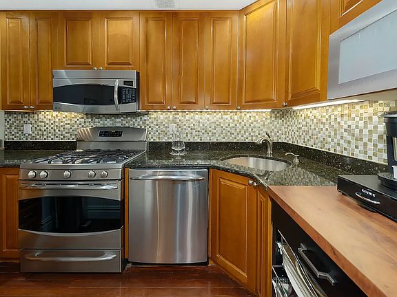 4th image of 40 W 72nd St #2/1B