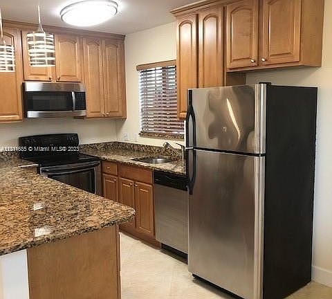 5th image of 410 SW 15th St APT 106